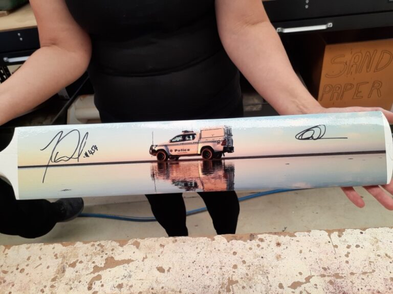 Signed cricket bat 768x576